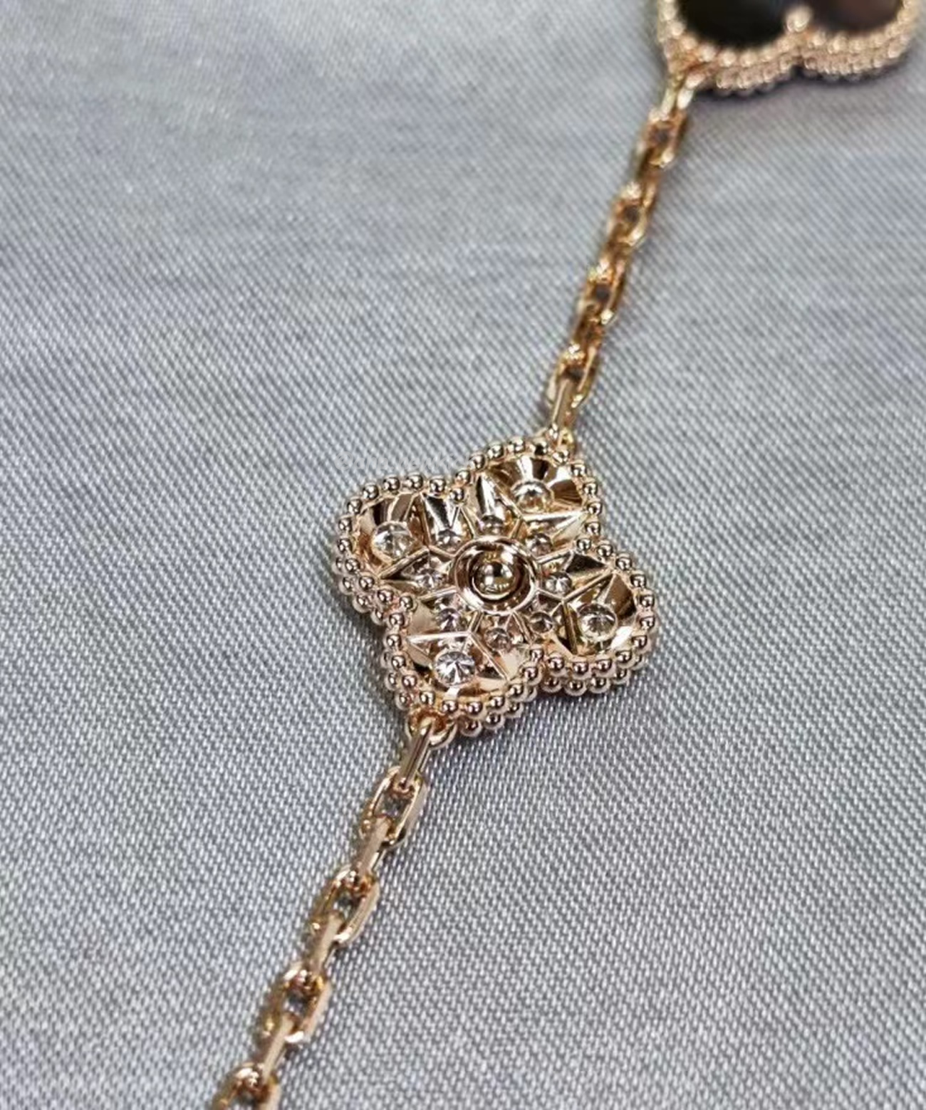 Van Cleef Arpels Vintage Alhambra Four Leaf Clover Gold Bracelet (4) - www.newkick.vip